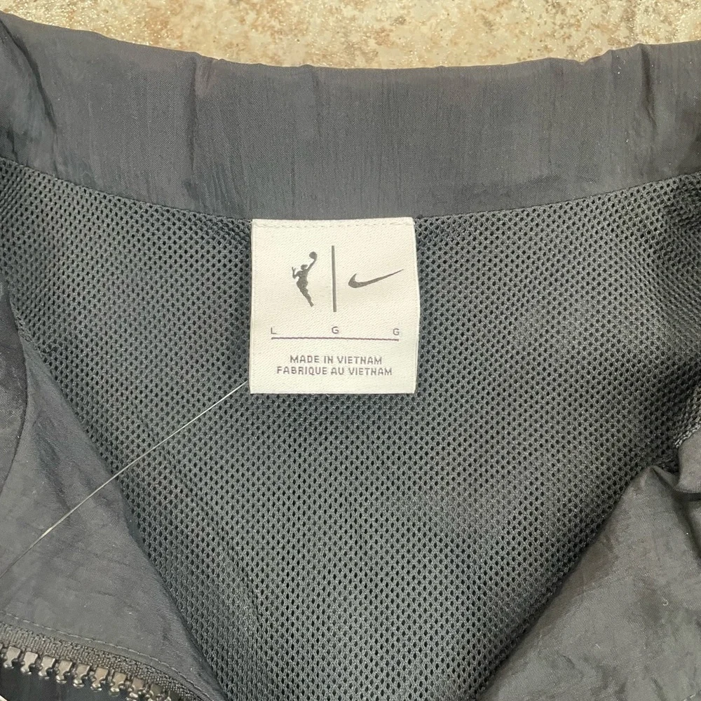 Nike women’s  Dark Gray Windbreaker Jacket